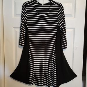 Womens black & white casual dress. Size M